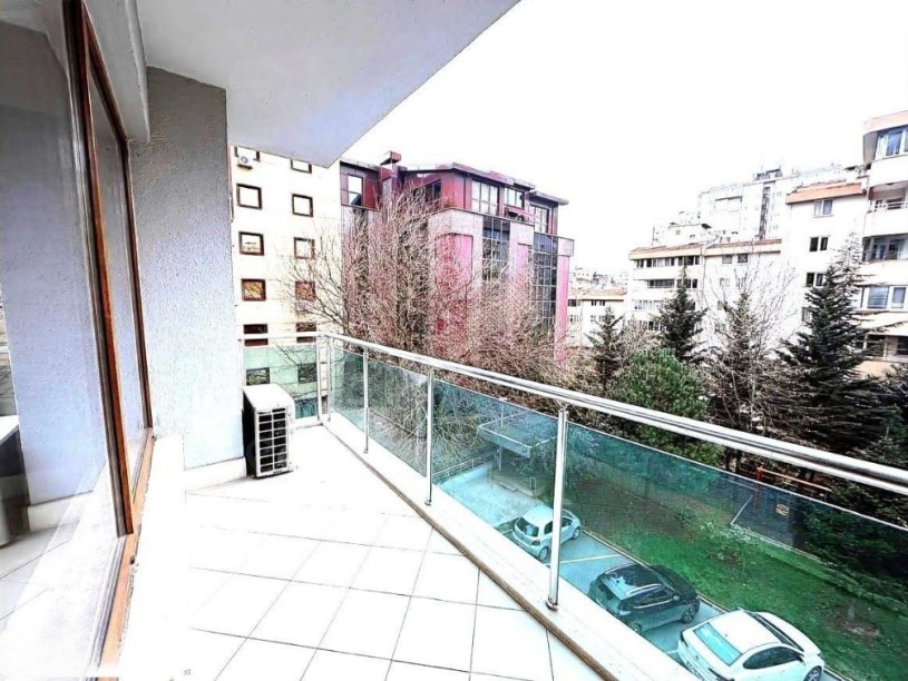 İSTANBUL KADIKÖY KOZYATAĞINDA GÜVENLİKLİ HAVUZLU BALKONLU LUX ADRES