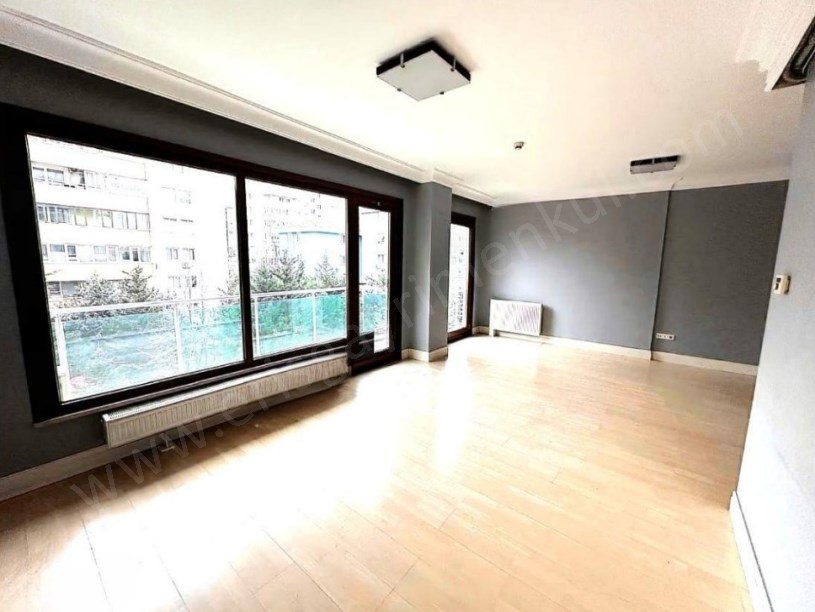 İSTANBUL KADIKÖY KOZYATAĞINDA GÜVENLİKLİ HAVUZLU BALKONLU LUX ADRES