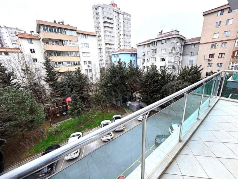 İSTANBUL KADIKÖY KOZYATAĞINDA GÜVENLİKLİ HAVUZLU BALKONLU LUX ADRES
