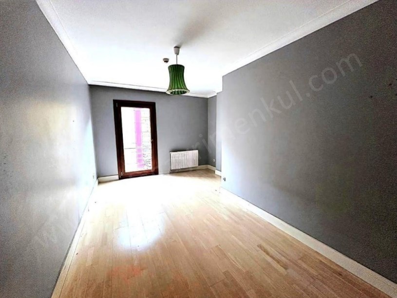 İSTANBUL KADIKÖY KOZYATAĞINDA GÜVENLİKLİ HAVUZLU BALKONLU LUX ADRES