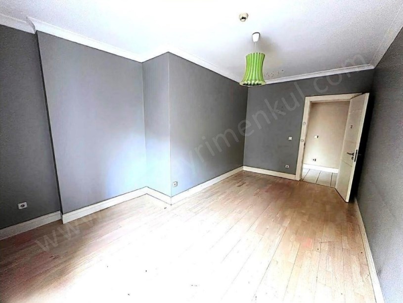 İSTANBUL KADIKÖY KOZYATAĞINDA GÜVENLİKLİ HAVUZLU BALKONLU LUX ADRES