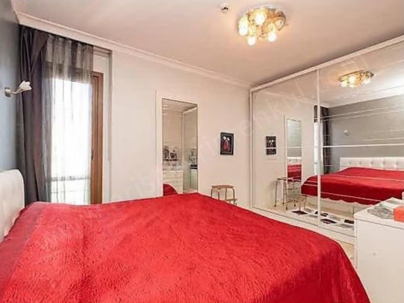 İSTANBUL KADIKÖY KOZYATAĞINDA METRO VE TEME YAKIN, GENIŞ 3+1 SATILIK DAIRE