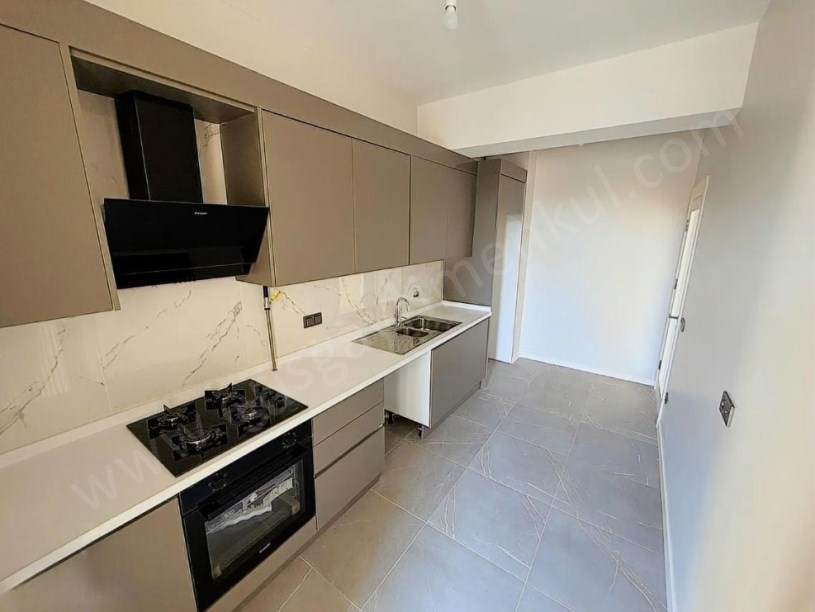 İSTANBUL KADIKÖY KAZASKERDE ANAHTAR TESLİM DENİZ MANZARALI SATILIK 3+1