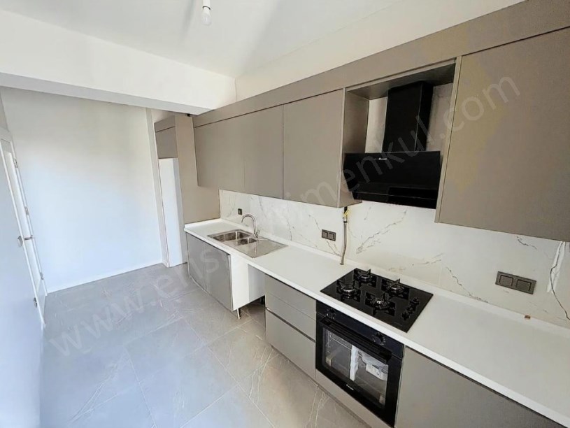 İSTANBUL KADIKÖY KAZASKERDE ANAHTAR TESLİM DENİZ MANZARALI SATILIK 3+1