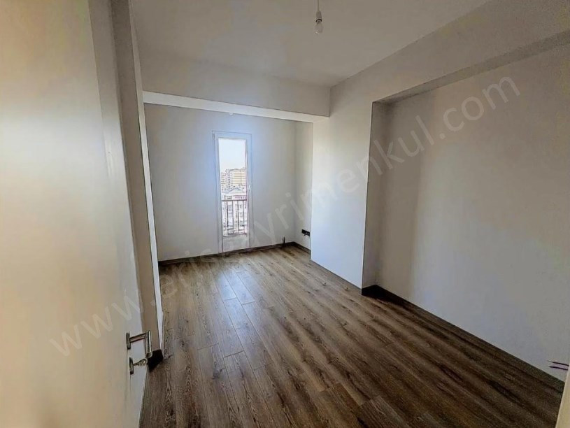 İSTANBUL KADIKÖY KAZASKERDE ANAHTAR TESLİM DENİZ MANZARALI SATILIK 3+1