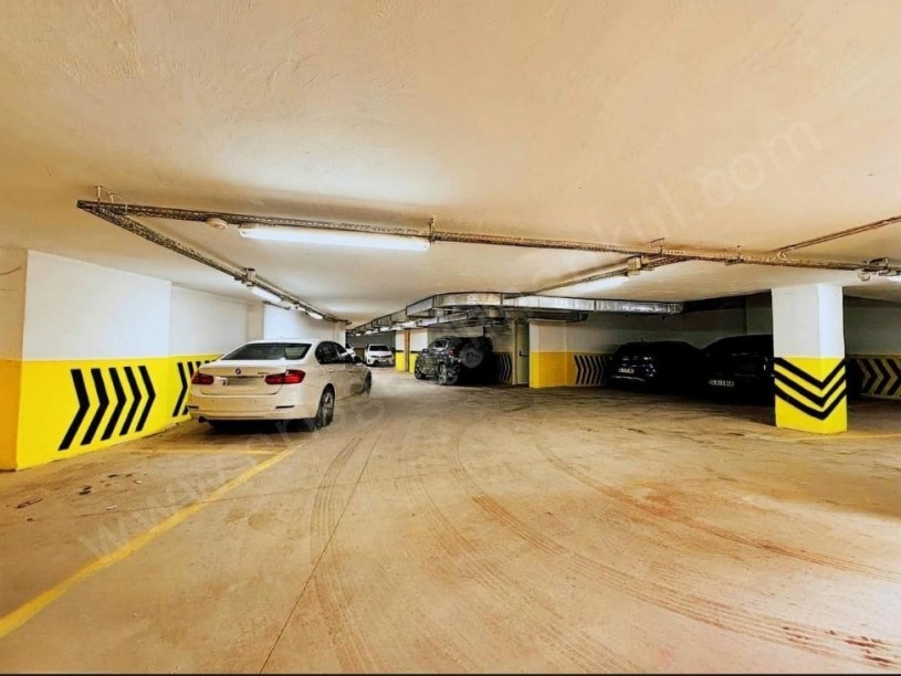 İSTANBUL KADIKÖY AYŞEKADIN MİNİBÜS YOLU ÜZERİNDE GENİŞ SATILIK 3+1 DAİRE