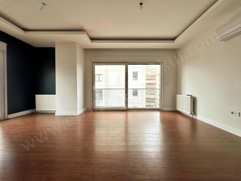 İSTANBUL KADIKÖY AYŞEKADIN MİNİBÜS YOLU ÜZERİNDE GENİŞ SATILIK 3+1 DAİRE