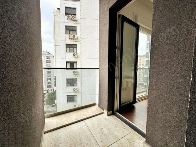 İSTANBUL KADIKÖY AYŞEKADIN MİNİBÜS YOLU ÜZERİNDE GENİŞ SATILIK 3+1 DAİRE