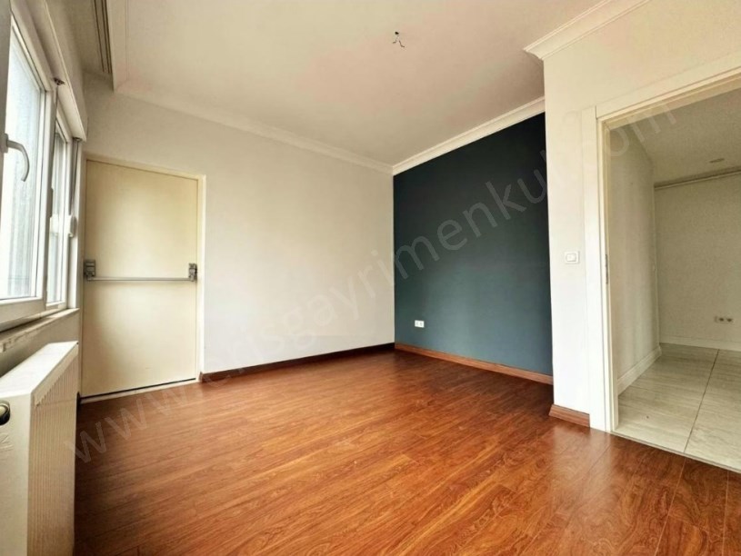 İSTANBUL KADIKÖY AYŞEKADIN MİNİBÜS YOLU ÜZERİNDE GENİŞ SATILIK 3+1 DAİRE