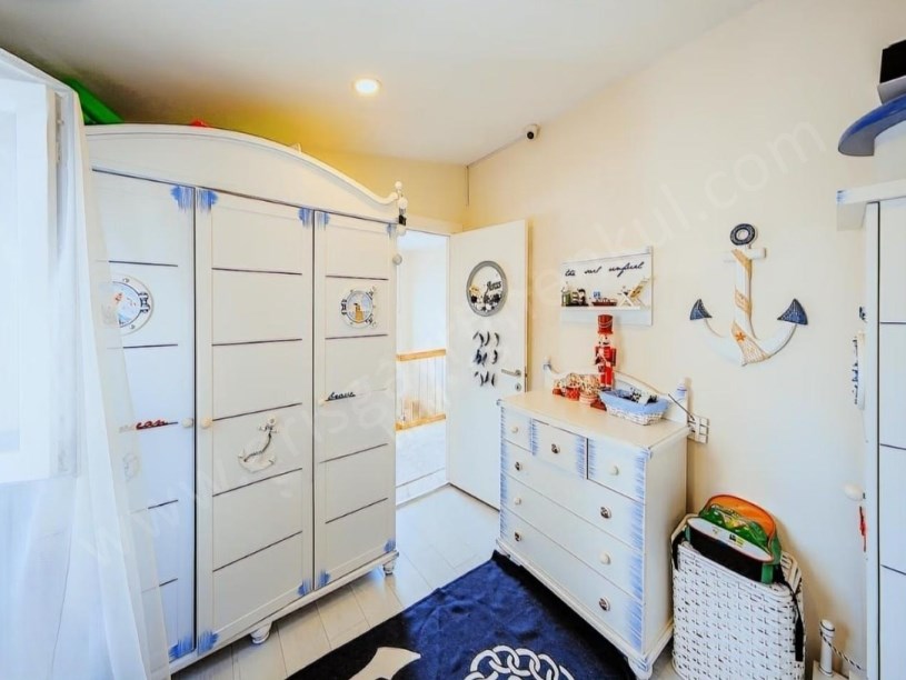 İSTANBUL KADIKÖY KOZYATAĞI İNÖNÜ CADDESİNDE SATILIK 4+1 DUBLEX