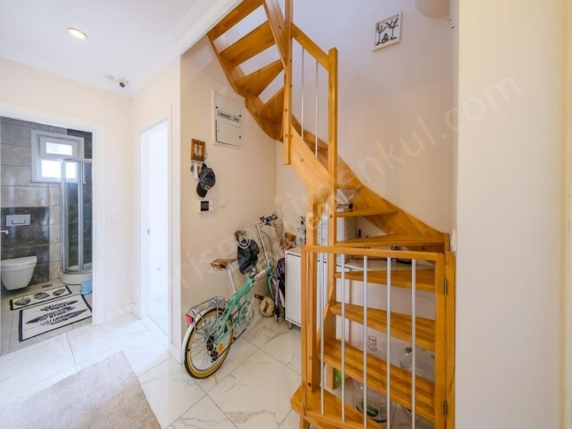 İSTANBUL KADIKÖY KOZYATAĞI İNÖNÜ CADDESİNDE SATILIK 4+1 DUBLEX