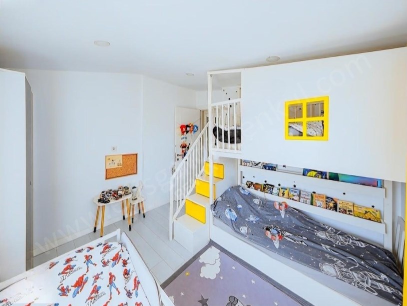 İSTANBUL KADIKÖY KOZYATAĞI İNÖNÜ CADDESİNDE SATILIK 4+1 DUBLEX