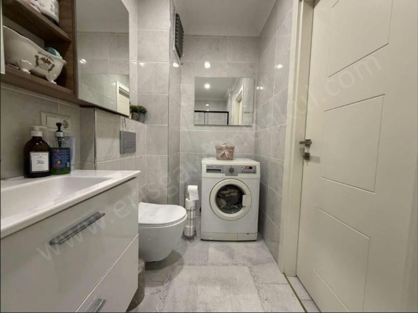 ŞENESENEVLER DE 2 YAŞINDA BALKONLU VE EBEVEYN BANYOLU 3+1 DAİRE KADIKÖY İSTANBUL