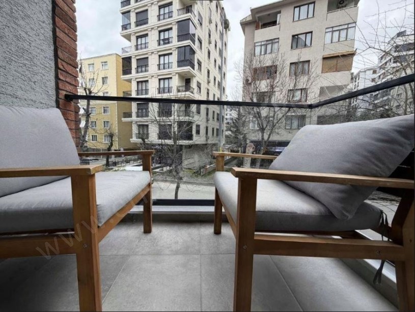 ŞENESENEVLER DE 2 YAŞINDA BALKONLU VE EBEVEYN BANYOLU 3+1 DAİRE KADIKÖY İSTANBUL