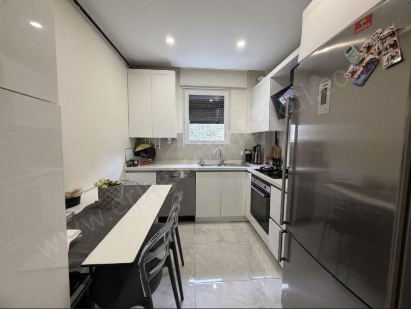 ŞENESENEVLER DE 2 YAŞINDA BALKONLU VE EBEVEYN BANYOLU 3+1 DAİRE KADIKÖY İSTANBUL