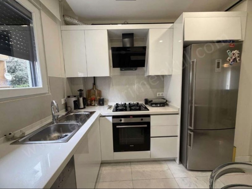 ŞENESENEVLER DE 2 YAŞINDA BALKONLU VE EBEVEYN BANYOLU 3+1 DAİRE KADIKÖY İSTANBUL