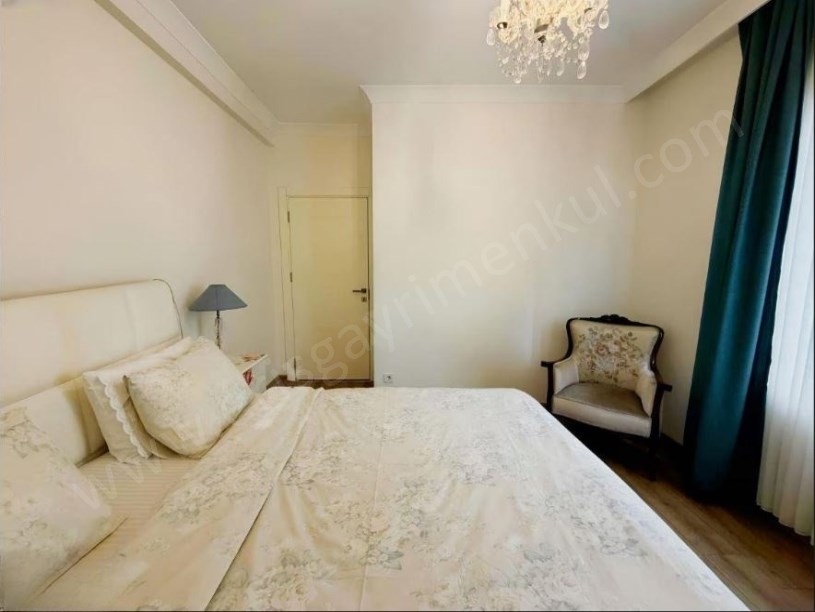 ŞENESENEVLER DE 2 YAŞINDA BALKONLU VE EBEVEYN BANYOLU 3+1 DAİRE KADIKÖY İSTANBUL