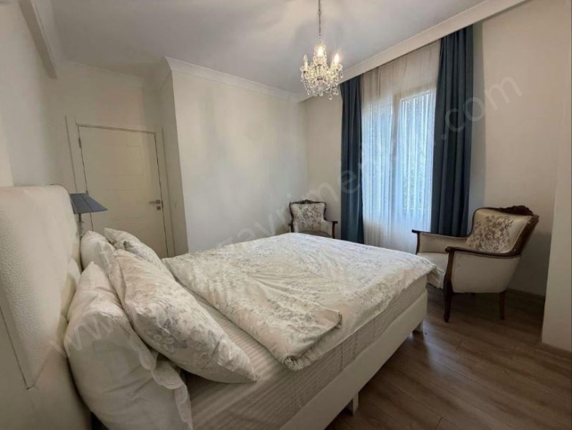 ŞENESENEVLER DE 2 YAŞINDA BALKONLU VE EBEVEYN BANYOLU 3+1 DAİRE KADIKÖY İSTANBUL