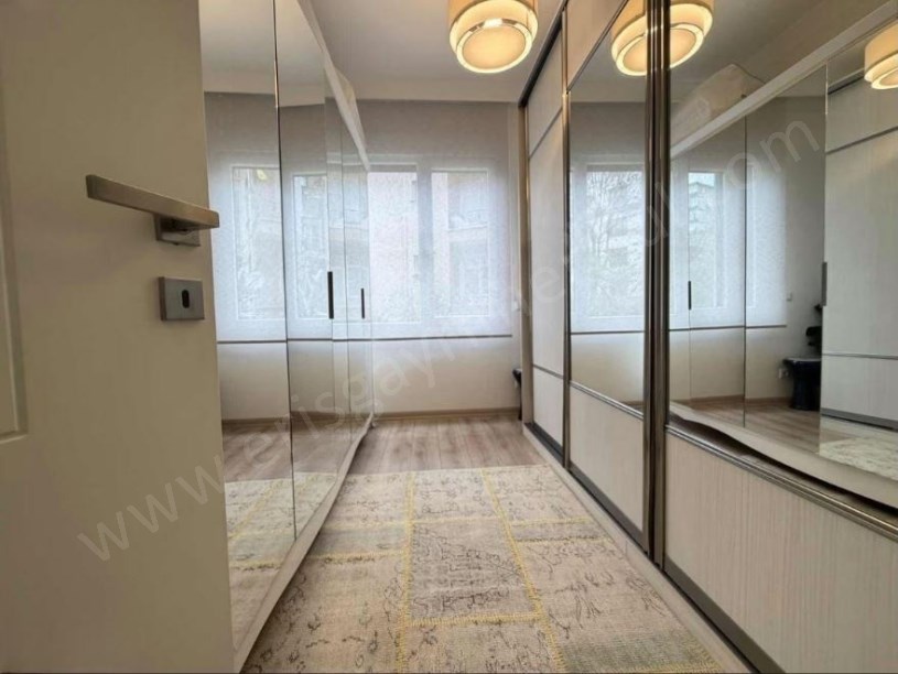 ŞENESENEVLER DE 2 YAŞINDA BALKONLU VE EBEVEYN BANYOLU 3+1 DAİRE KADIKÖY İSTANBUL