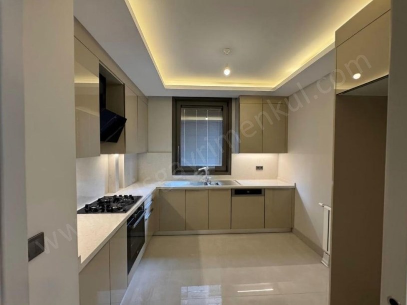 KALAMIŞ  YENİ BİNADA EBEVEYNLİ BALKONLU 105M²NET3+1