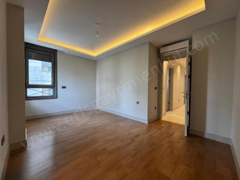 KALAMIŞ  YENİ BİNADA EBEVEYNLİ BALKONLU 105M²NET3+1