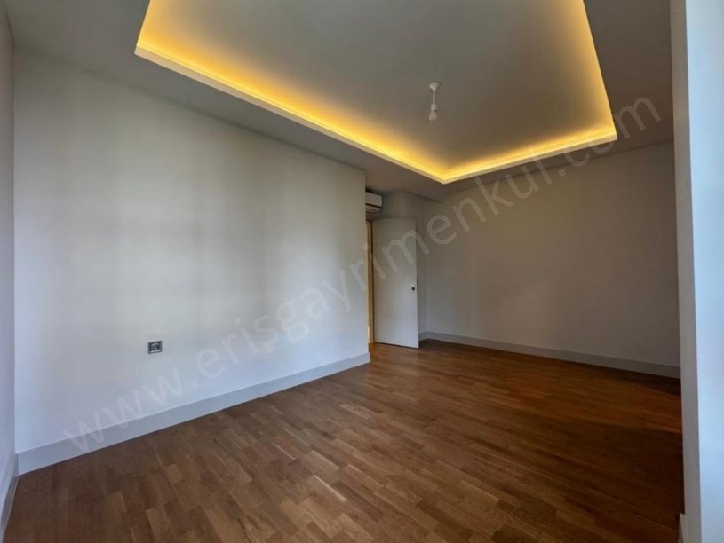 KALAMIŞ  YENİ BİNADA EBEVEYNLİ BALKONLU 105M²NET3+1