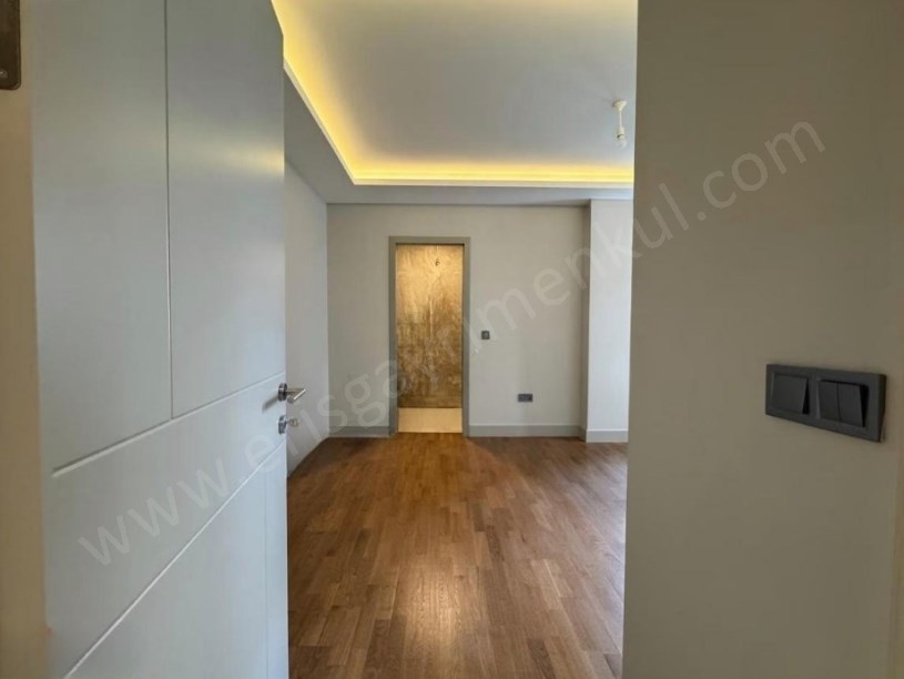KALAMIŞ  YENİ BİNADA EBEVEYNLİ BALKONLU 105M²NET3+1