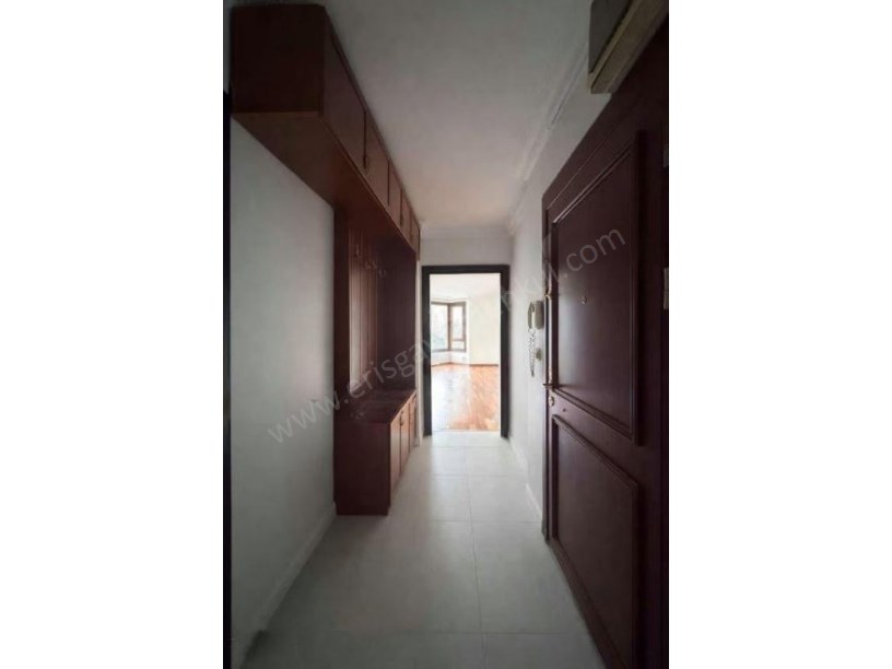 Erenköyde 22 Yıllık Açık  Kapalı Otoparklı Binada Kombili 3+1 105 m2 Net Kadıköy  İstanbul