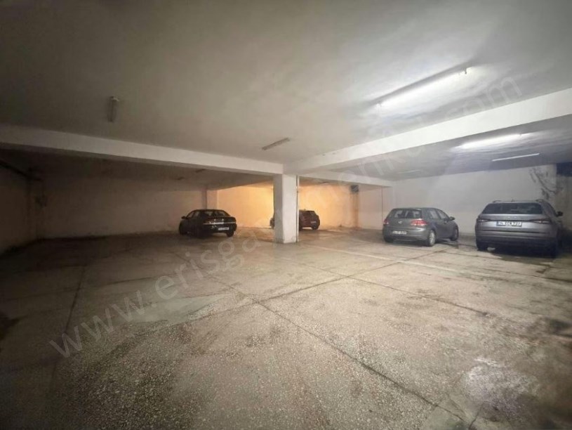 Erenköyde 22 Yıllık Açık  Kapalı Otoparklı Binada Kombili 3+1 105 m2 Net Kadıköy  İstanbul