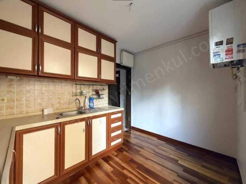 Erenköyde 22 Yıllık Açık  Kapalı Otoparklı Binada Kombili 3+1 105 m2 Net Kadıköy  İstanbul