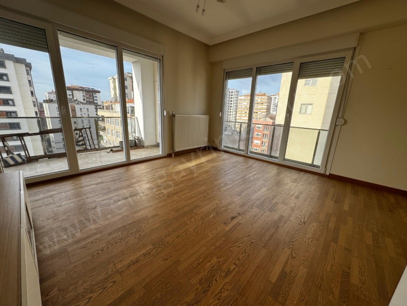 GÖZTEPE DE TREN BAĞDAT ARASI LÜX BİNADA BALKONLU FERAH 80 M2 NET 2+1 DAİRE