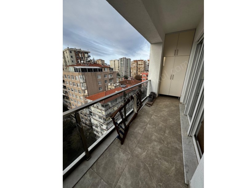 GÖZTEPE DE TREN BAĞDAT ARASI LÜX BİNADA BALKONLU FERAH 80 M2 NET 2+1 DAİRE