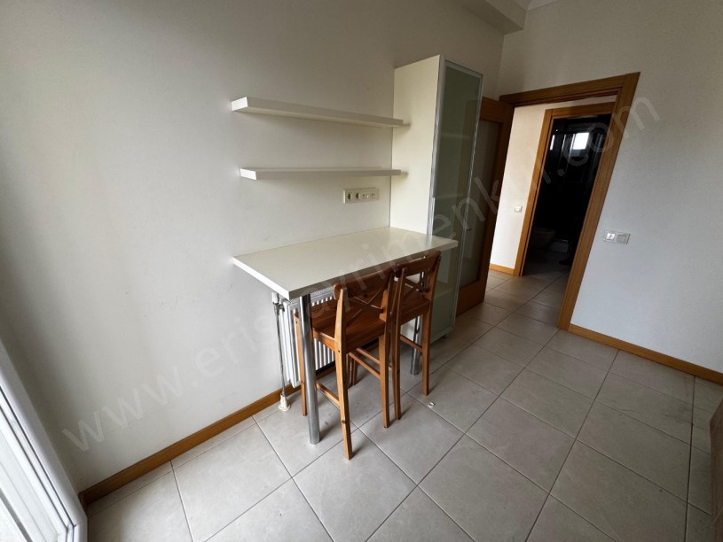 GÖZTEPE DE TREN BAĞDAT ARASI LÜX BİNADA BALKONLU FERAH 80 M2 NET 2+1 DAİRE