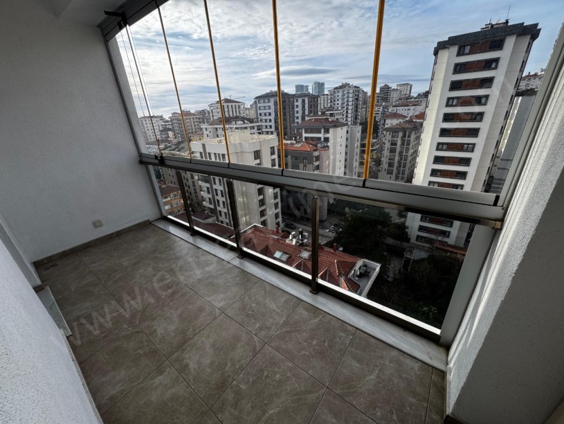 GÖZTEPE DE TREN BAĞDAT ARASI LÜX BİNADA BALKONLU FERAH 80 M2 NET 2+1 DAİRE