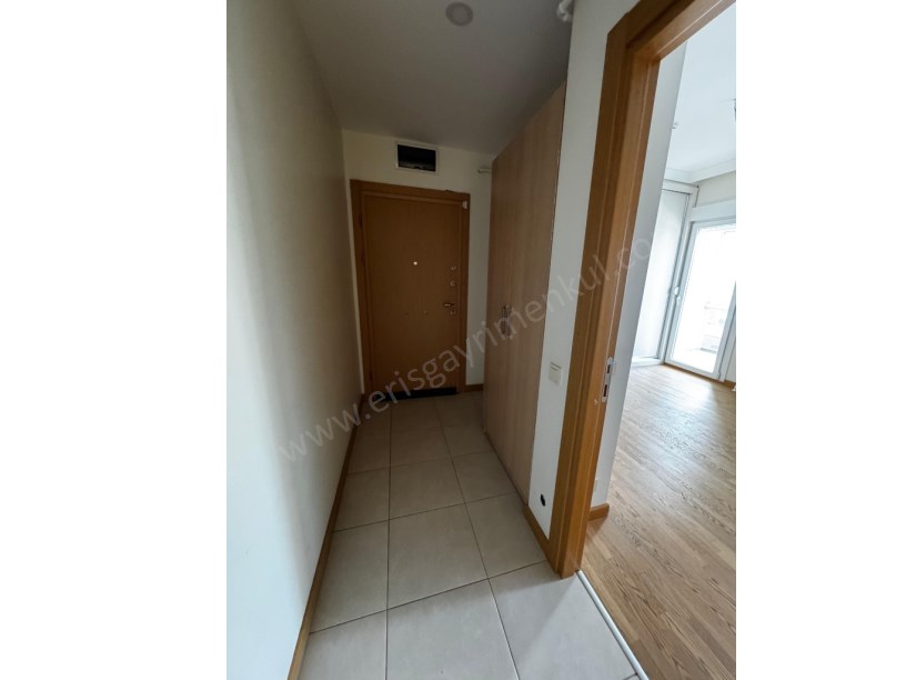 GÖZTEPE DE TREN BAĞDAT ARASI LÜX BİNADA BALKONLU FERAH 80 M2 NET 2+1 DAİRE