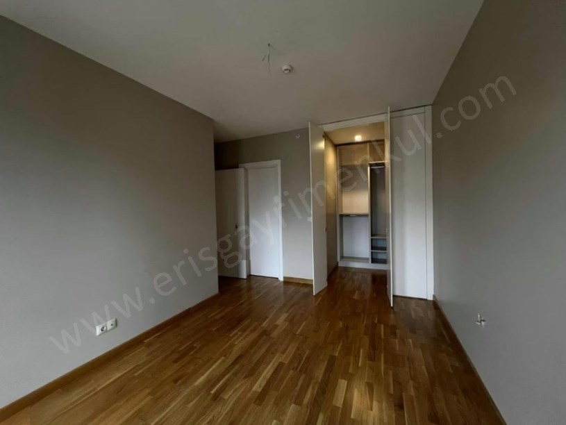 İSTANBUL SUADİYE DE  ( Boş ) 3+1 Satılık Daire