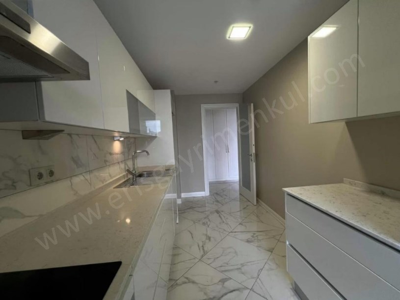 İSTANBUL SUADİYE DE  ( Boş ) 3+1 Satılık Daire