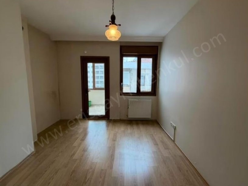 İSTANBUL KADIKÖY ERENKÖY tren istasyonunda SATILIK 3+1