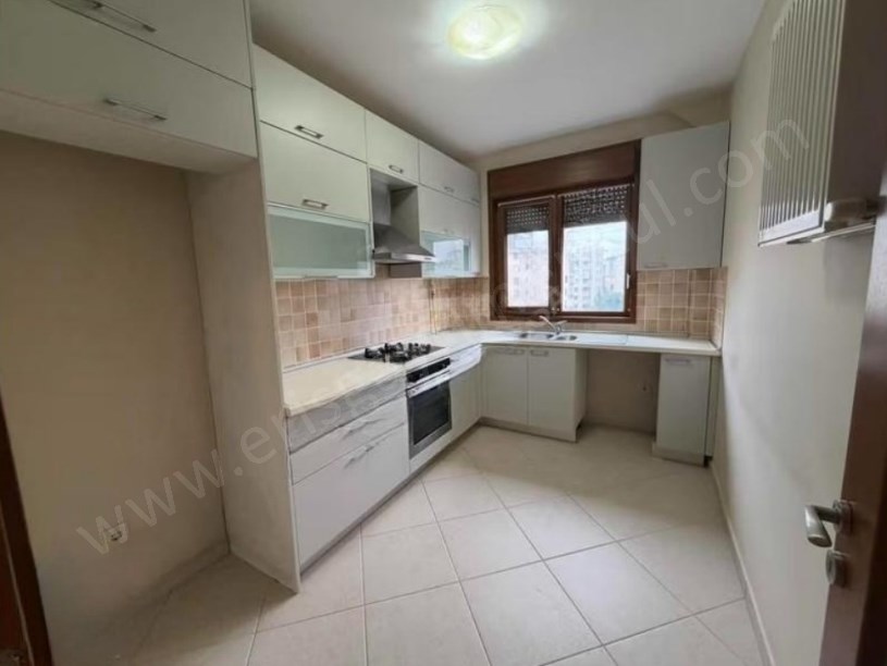 İSTANBUL KADIKÖY ERENKÖY tren istasyonunda SATILIK 3+1