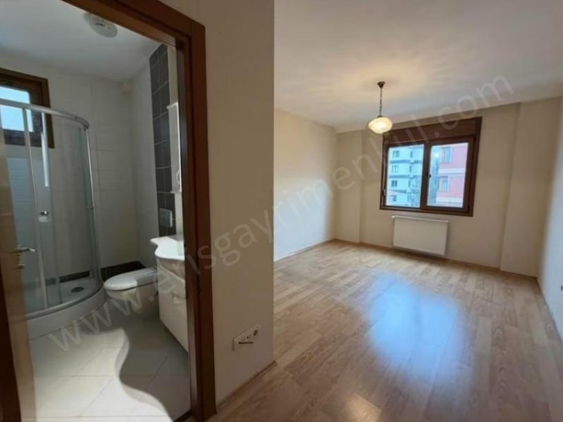 İSTANBUL KADIKÖY ERENKÖY tren istasyonunda SATILIK 3+1