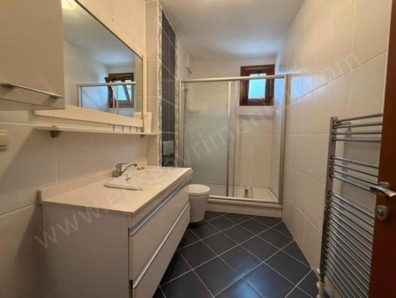 İSTANBUL KADIKÖY ERENKÖY tren istasyonunda SATILIK 3+1