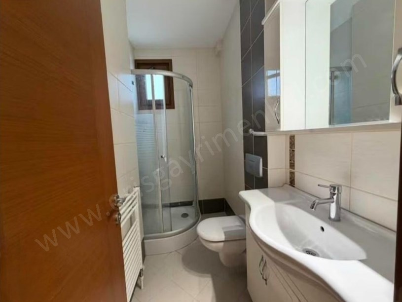 İSTANBUL KADIKÖY ERENKÖY tren istasyonunda SATILIK 3+1