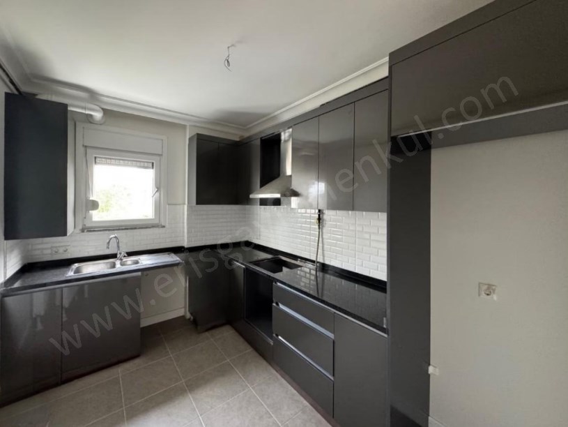 İSTANBUL KADIKÖY Göztepe Marmaraya 3 dk Yürüme Mesafesinde 4+1 Bol Işıklı