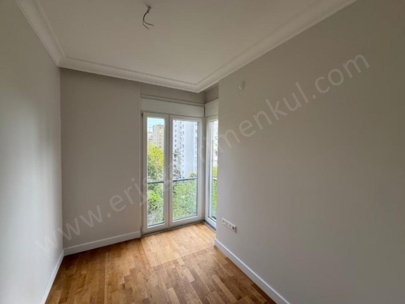 İSTANBUL KADIKÖY Göztepe Marmaraya 3 dk Yürüme Mesafesinde 4+1 Bol Işıklı