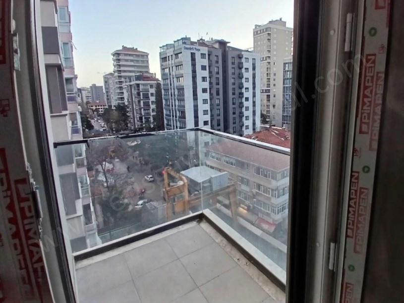 İSTANBUL KADIKÖY DE SIFIR, GÖZTEPE CADDE  ,İSKANLI,METRO ÇIKIŞI