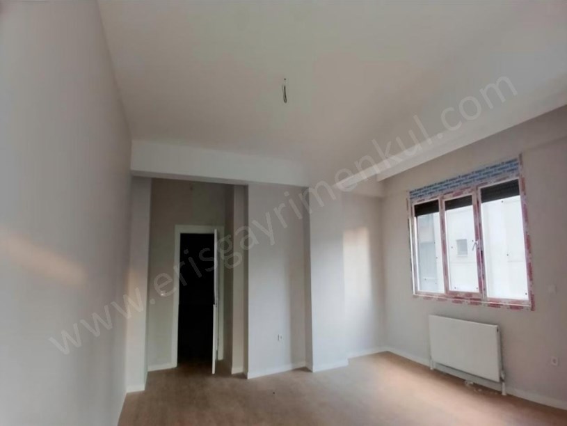 İSTANBUL KADIKÖY DE SIFIR, GÖZTEPE CADDE  ,İSKANLI,METRO ÇIKIŞI