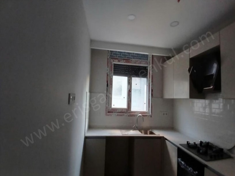 İSTANBUL KADIKÖY DE SIFIR, GÖZTEPE CADDE  ,İSKANLI,METRO ÇIKIŞI