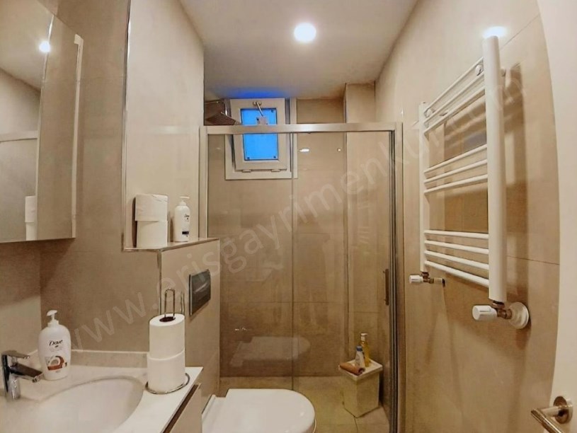 İSTANBUL KADIKÖY DE SIFIR, GÖZTEPE CADDE  ,İSKANLI,METRO ÇIKIŞI