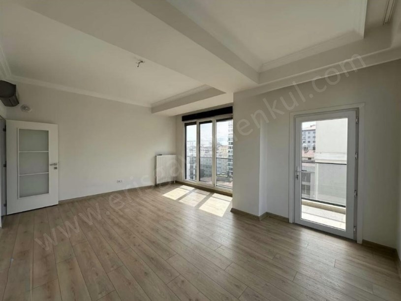 Kadıköy Erenköyde Merkezi Konumda 3+1 95 m² Ferah Daire