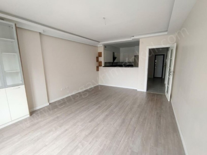 SUADİYE DE MARMARAY DUDULLU METRO YAKINI KOMBİLİ 2+1 DAİRE